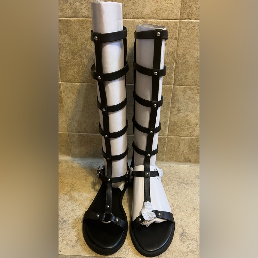 Aldo flat gladiator sandals
Size US 6.5
Black